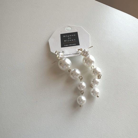 Earrings Bundle - Faux Pearl drop earrings/ Gold geometric earrings - Picture 3 of 3